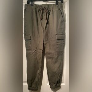 Women’s Tinseltown Cargo Joggers Size Medium
